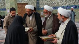 تجلیل از خانواده شهدای روحانی دفاع مقدس دوم و سوم در حرم بانوی کرامت + تصاویر